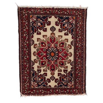 Lot 709 - A PERSIAN TAFRESH RUG, CIRCA 1960