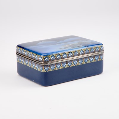 Lot 991 - HAYASHI KODENJI, A FINE CLOISONNÉ ENAMEL ROUNDED RECTANGULAR BOX AND COVER