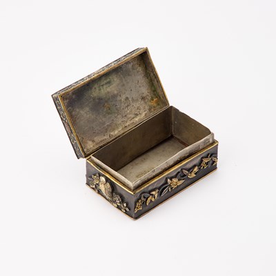 Lot 953 - A JAPANESE MIXED METAL BOX