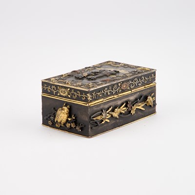 Lot 953 - A JAPANESE MIXED METAL BOX