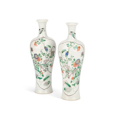 Lot 56 - A PAIR OF CHINESE FAMILLE VERTE VASES, CIRCA 1900