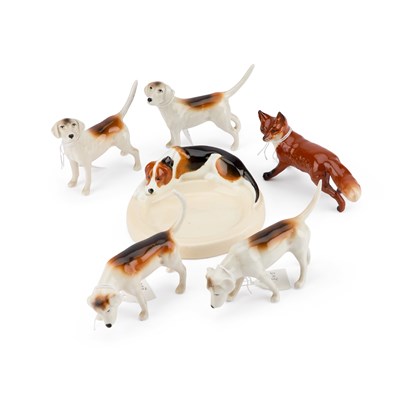 Lot 81 - FOUR BESWICK HOUNDS, A BESWICK FOX AND A ROYAL WORCESTER HOUND ASHTRAY BY DORIS LINDNER