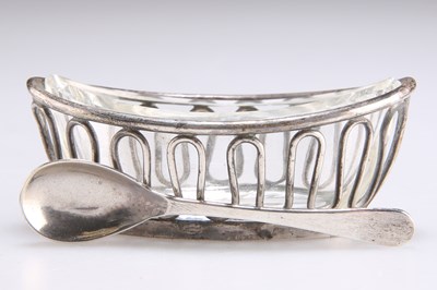 Lot 1090 - A SET OF SIX CONTINENTAL SILVER  SALTS