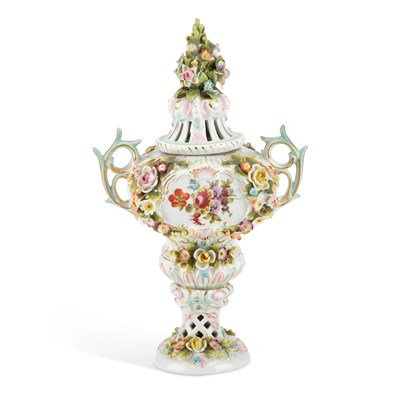 Lot 72 - A SITZENDORF PORCELAIN FLORAL-ENCRUSTED VASE AND COVER