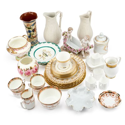 Lot 59 - A COLLECTION OF CERAMICS