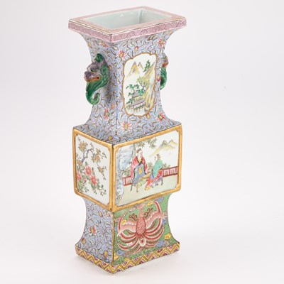 Lot A CHINESE FAMILLE ROSE VASE, REPUBLICAN PERIOD