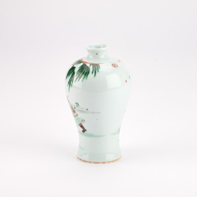 Lot A CHINESE FAMILLE VERTE VASE, MEIPING