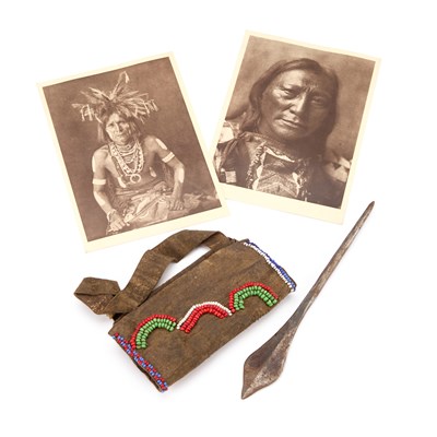 Lot 6 - A SMALL COLLECTION OF NATIVE AMERICAN RELATED ITEMS