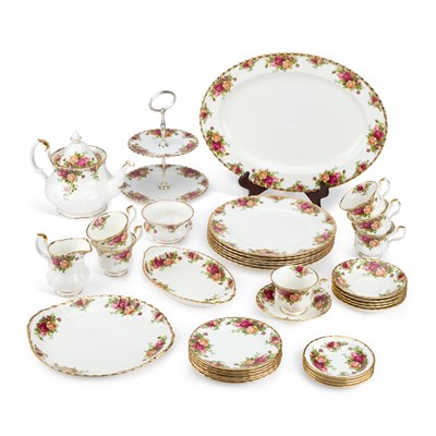 Lot 814 - A ROYAL ALBERT 'OLD COUNTRY ROSES' TEA SERVICE