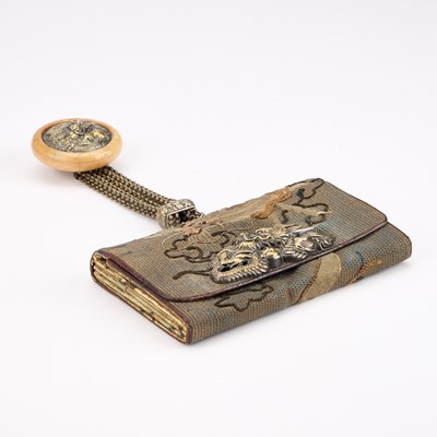Lot 170 - A JAPANESE TABAKO-IRE (TOBACCO POUCH) WITH KAGAMIBUTA NETSUKE