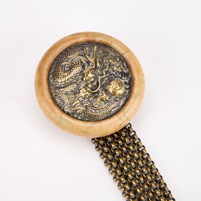 Lot 170 - A JAPANESE TABAKO-IRE (TOBACCO POUCH) WITH KAGAMIBUTA NETSUKE