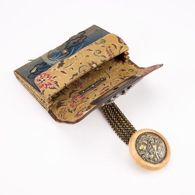 Lot 170 - A JAPANESE TABAKO-IRE (TOBACCO POUCH) WITH KAGAMIBUTA NETSUKE