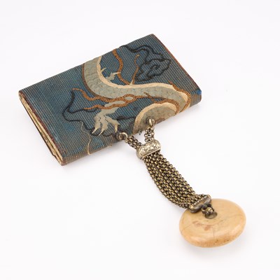 Lot 170 - A JAPANESE TABAKO-IRE (TOBACCO POUCH) WITH KAGAMIBUTA NETSUKE