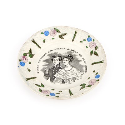 Lot 45 - A PEARLWARE PLATE COMMEMORATING THE WEDDING OF QUEEN VICTORIA AND PRINCE ALBERT