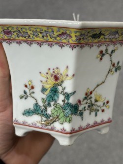 Lot 79 - A CHINESE FAMILLE ROSE JARDINIÈRE, REPUBLIC PERIOD