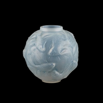 Lot 19 - RENÉ LALIQUE (FRENCH, 1860-1945), 'FORMOSE', A VASE, DESIGNED 1924