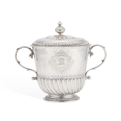 Lot 479 - A WILLIAM III SILVER TWIN-HANDLED PORRINGER AND COVER