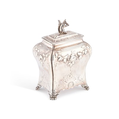 Lot 444 - A GEORGE III SILVER TEA CADDY