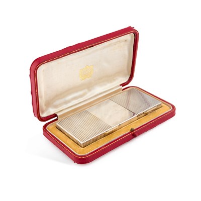 Lot 352 - CARTIER: AN ART DECO SILVER COMPACT