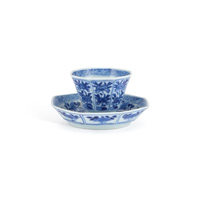 Lot 904 - A CHINESE VUNG TAO CARGO BLUE AND WHITE CUP AND SAUCER