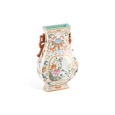 Lot 81 - A CHINESE FAMILLE ROSE WALL VASE