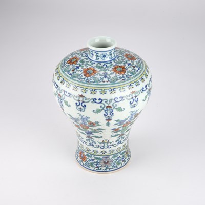 Lot 943 - A LARGE CHINESE DOUCAI 'LOTUS' VASE, MEIPING