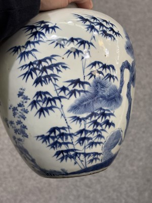 Lot 148 - A CHINESE BLUE AND WHITE JAR