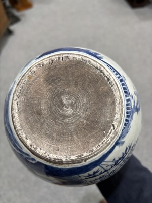 Lot 148 - A CHINESE BLUE AND WHITE JAR