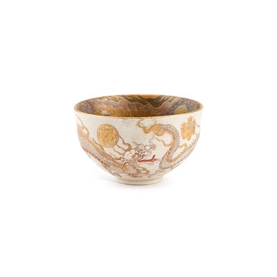 Lot 76 - A JAPANESE SATSUMA EARTHENWARE BOWL