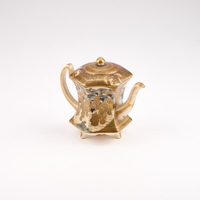 Lot 112 - A JAPANESE SATSUMA TEAPOT AND COVER