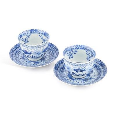 Lot 91 - A PAIR OF CHINESE BLUE AND WHITE EXPORT TEA BOWLS AND SAUCERS, EARLY 19TH CENTURY