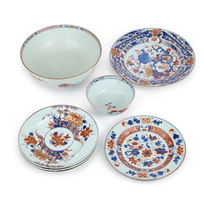 Lot 111 - A GROUP OF SEVEN CHINESE IMARI PORCELAIN ITEMS, CIRCA 1730