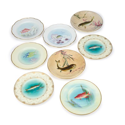 Lot 853 - A GROUP OF EIGHT ROYAL WORCESTER PLATES