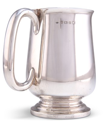 Lot 1247 - A GEORGE V SILVER PINT TANKARD