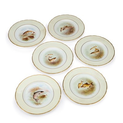 Lot 809 - A SET OF SIX ROYAL CROWN DERBY PLATES