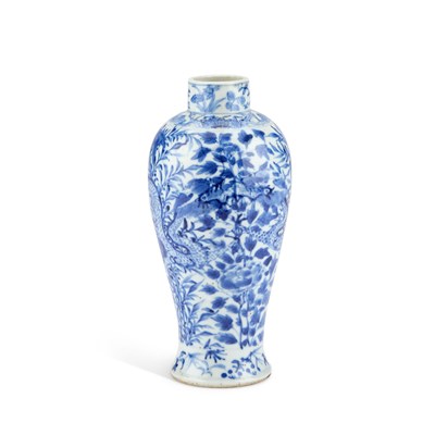 Lot 921 - A 19TH CENTURY CHINESE BLUE AND WHITE VASE