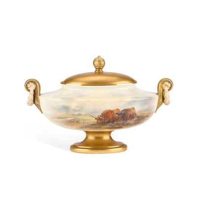 Lot 856 - A ROYAL WORCESTER BOAT-SHAPED URN AND COVER