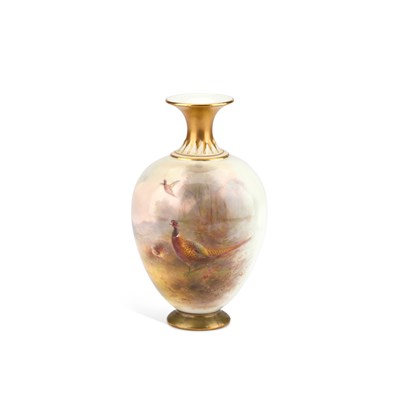 Lot 859 - A ROYAL WORCESTER VASE