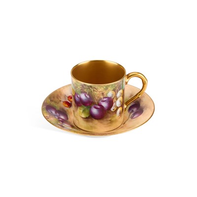 Lot 858 - A ROYAL WORCESTER COFFEE CAN AND SAUCER