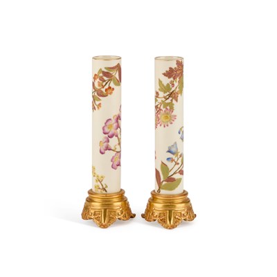 Lot 868 - A PAIR OF ROYAL WORCESTER VASES