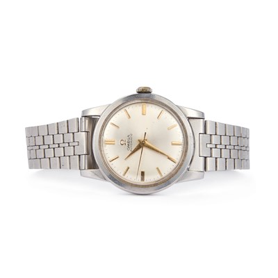 Lot 660 - A GENTS STEEL OMEGA BRACELET WATCH