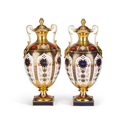 Lot 817 - A LARGE PAIR OF ROYAL CROWN DERBY OLD IMARI VASES AND COVERS