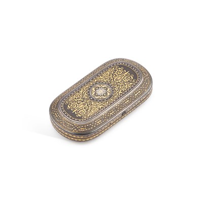 Lot 1028 - A RARE SPANISH TOLEDO, GOLD, SILVER AND DAMASCENED SNUFF BOX, 18TH CENTURY