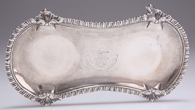 Lot 1417 - A GEORGE III SILVER SNUFFERS TRAY