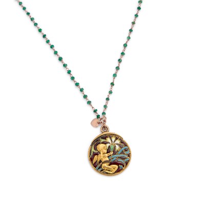 Lot 755 - A LATE 19TH/ EARLY 20TH CENTURY PLIQUE-À-JOUR ENAMEL PENDANT ON A LATER EMERALD BEAD CHAIN NECKLACE