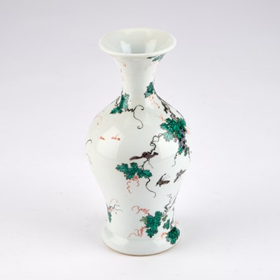 Lot A CHINESE FAMILLE VERTE VASE