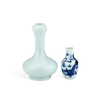 Lot 884 - A CHINESE BOTTLE-SHAPED CELADON VASE AND A SMALL CHINESE BLUE AND WHITE 'DRAGON AND PHOENIX' VASE