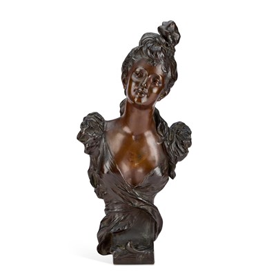 Lot 1078 - A LATE 19TH CENTURY EUROPEAN SCHOOL BRONZE BUST OF A LADY