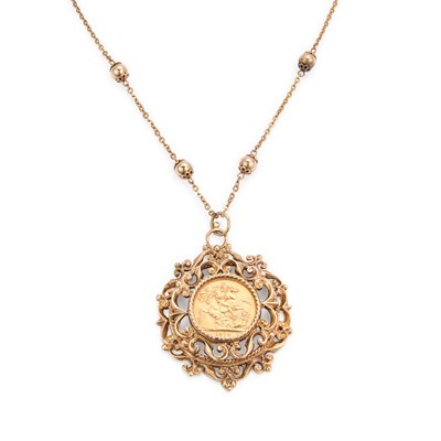 Lot 690 - AN ELIZABETH II 1978 FULL SOVEREIGN MOUNTED IN A FANCY 9 CARAT GOLD PENDANT FRAME ON BEADED CHAIN