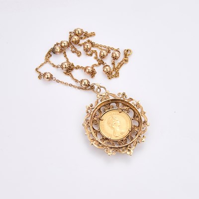 Lot 690 - AN ELIZABETH II 1978 FULL SOVEREIGN MOUNTED IN A FANCY 9 CARAT GOLD PENDANT FRAME ON BEADED CHAIN